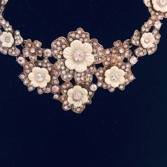 #1740 RHINESTONES WHITE FLOWERS NECKLACE 17 INCH LOBSTER CLAW - Picture 2 of 9